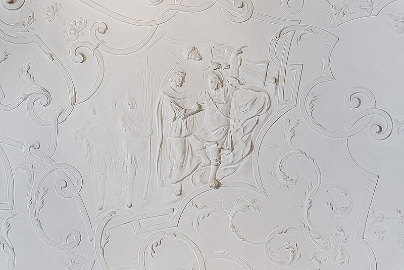 Stucco medallion – Alexander seriously wounded in India