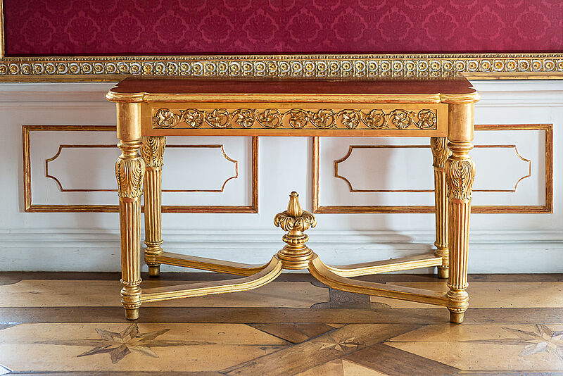 © Residenz zu Salzburg, Prunkräume, Foto: Stürzenbaum Konsoltisch im Louis XVI Stil