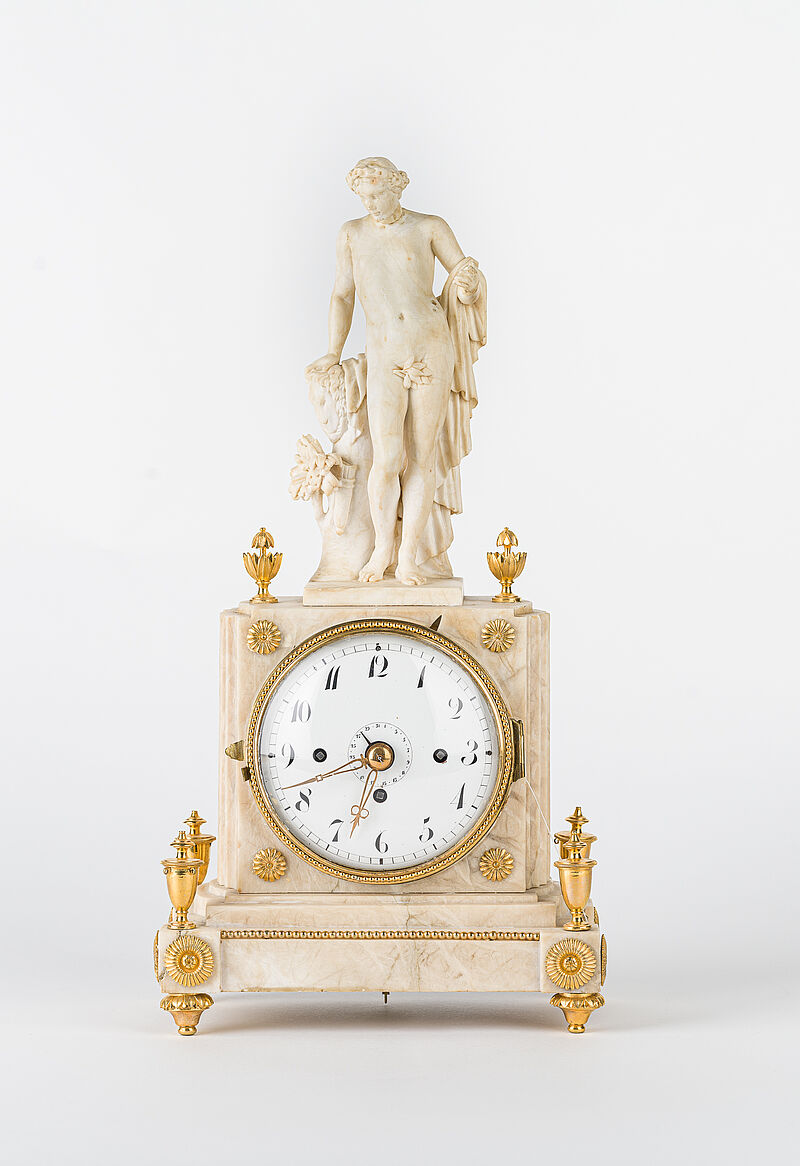 © Residenz zu Salzburg, Prunkräume, Foto: Stürzenbaum Tischuhr aus weißem Marmor