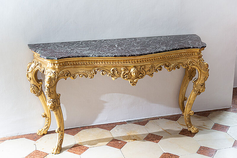 © Residenz zu Salzburg, Prunkräume, Foto: Stürzenbaum Neobarocker Konsoltisch