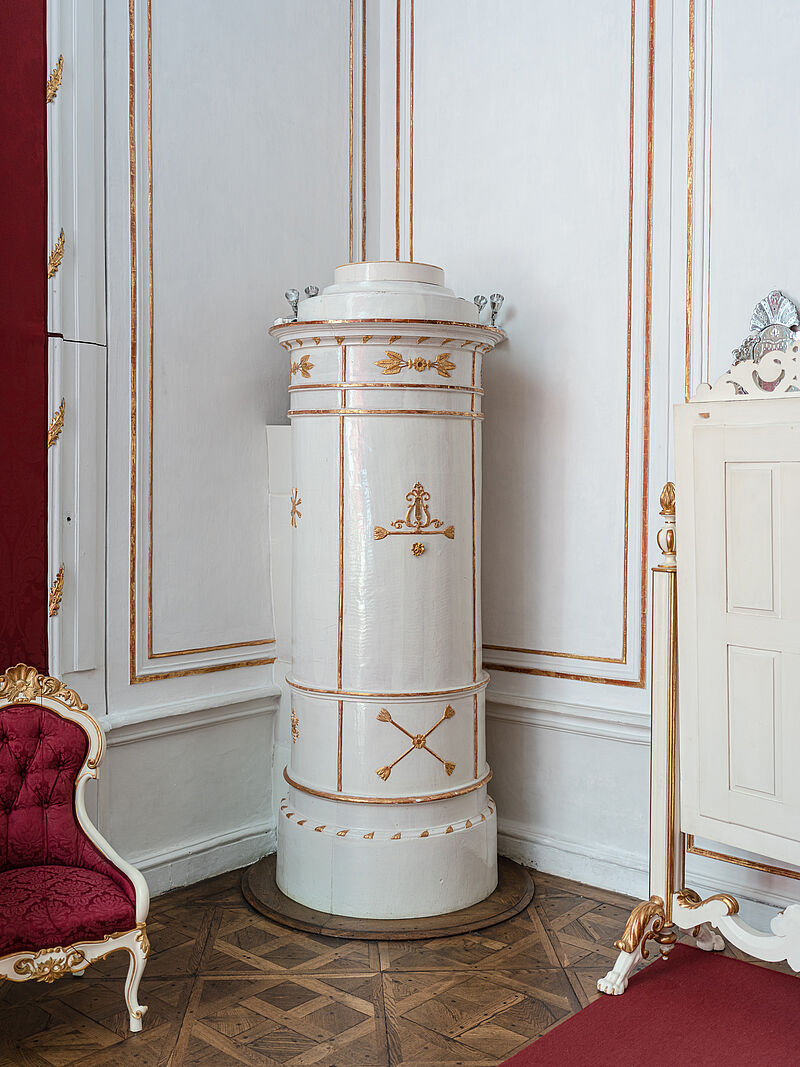Klassizistischer Prunkofen Schlafzimmer