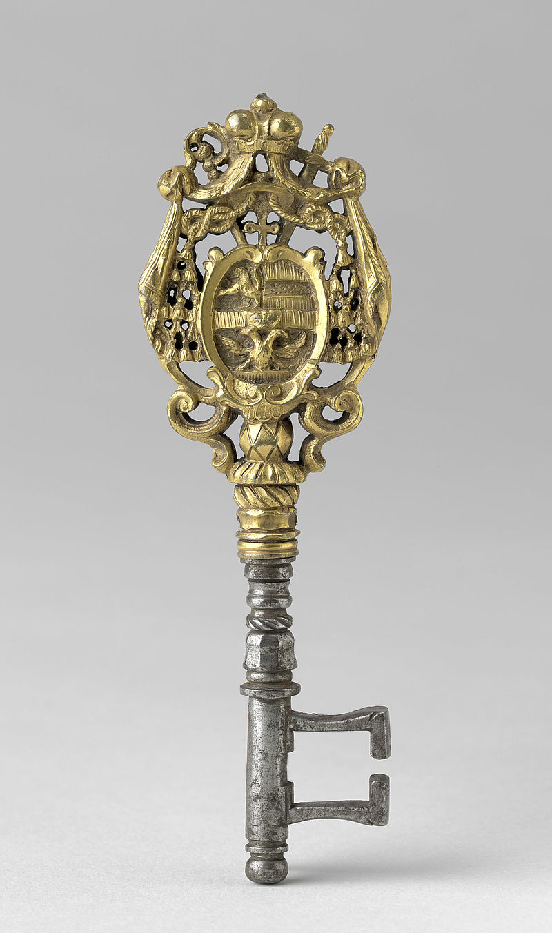 Eisenschlüssel mit feuervergoldetem Bronzegussgriff mit dem Wappen von Fürsterzbischof Hieronymus Graf von Colloredo, reg. 1772-1803
