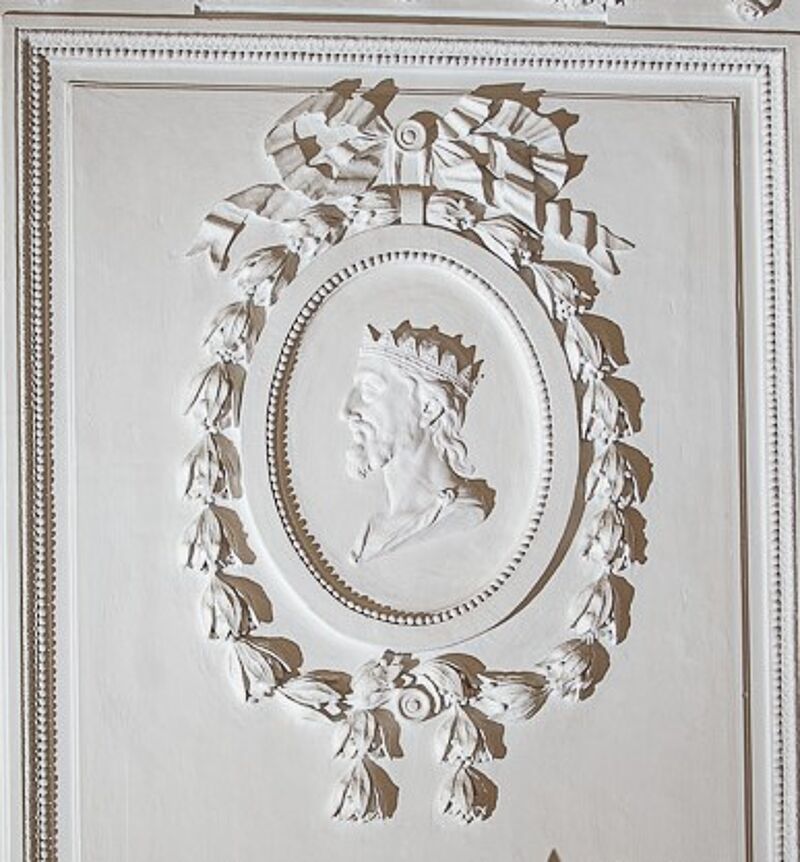 Ovales Stuckmedaillon mit Porträt im Flachrelief: Alexanders Vater König Philipp II.