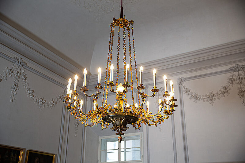 Einzoniger Messing-Luster im Louis XVI Stil