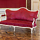 Kanapee im Stil Louis XV mit rotem Seidendamastbezug