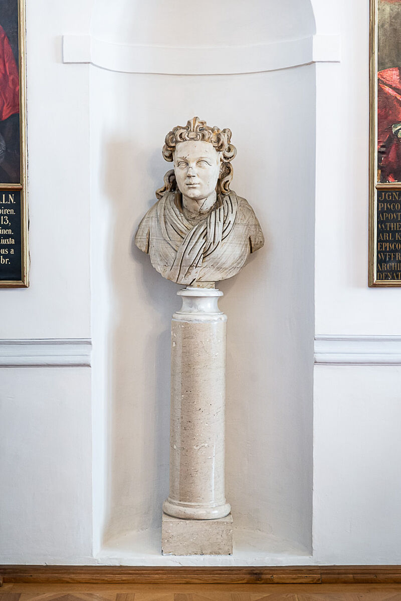 © Residenz zu Salzburg, Prunkräume, Foto: Stürzenbaum Marmorbüste auf Säule