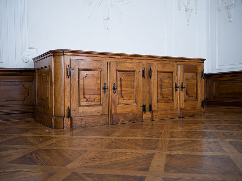 Große barocke Anrichte aus Nussbaum