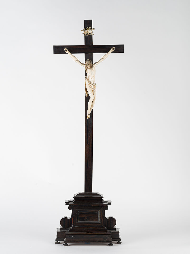 Kreuz mit Corpus Christi aus Elfenbein