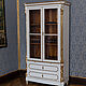 Neobarocke Büchervitrine