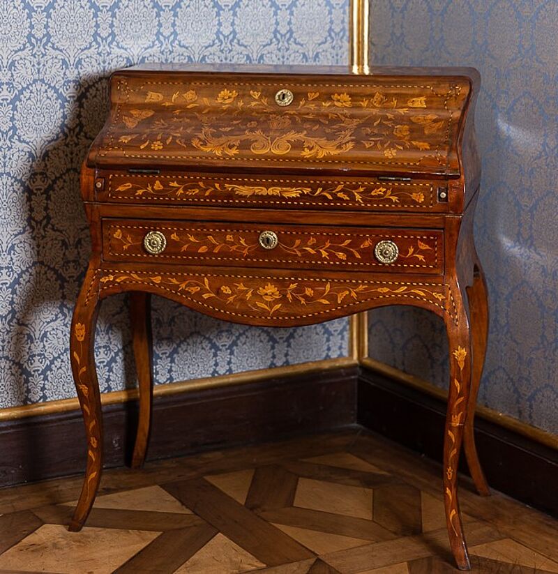 Damensekretär (sog. Sécretaire a pente) im Louis XV Stil