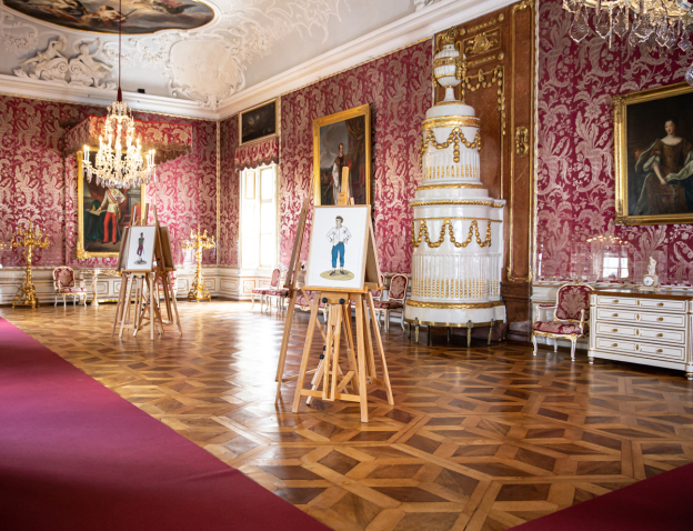 Stephan Balkenhol. Là ci darem la mano …, Thronsaal in den Prunkräumen der Residenz © Stephan Balkenhol, Bildrecht, Wien 2026, Stürzenbaum