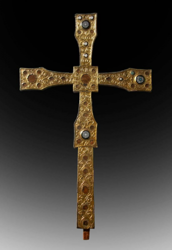 Cross of St Rupert, 700/750, Anglo-Saxon or Salzburg, wood, copper, gilded, vitreous paste, on loan from the Parish Church of St Maximilian, Bischofshofen, ©Dommuseum, J. Kral