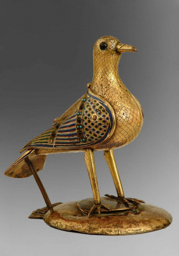 Eucharistic dove (peristerium), 1200/1225, Limoges, copper, gilded, enamel, glass stones, inv.no. S1, © Dommuseum, J. Kral