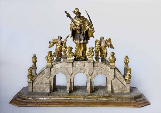 Johannes Nepomuk als Brückenheiliger, Mitte 18.  Jh., Holz, gefasst, Dommuseum, Inv.Nr. JN 174 © Dommuseum
