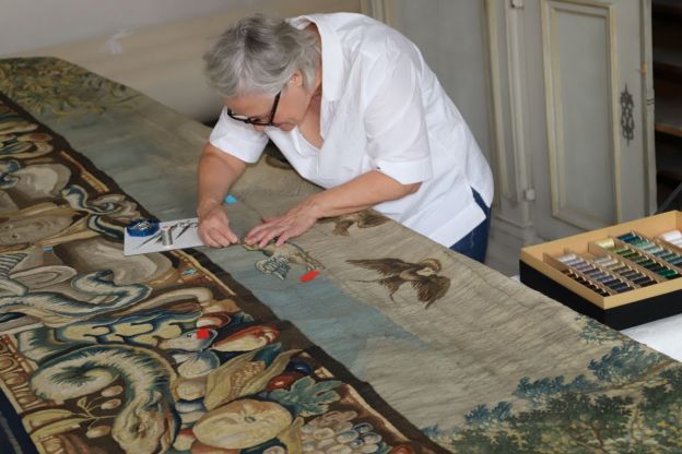 Regina Knaller bei der Arbeit