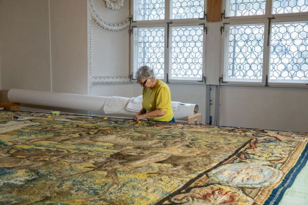 Regina Knaller bei der Arbeit