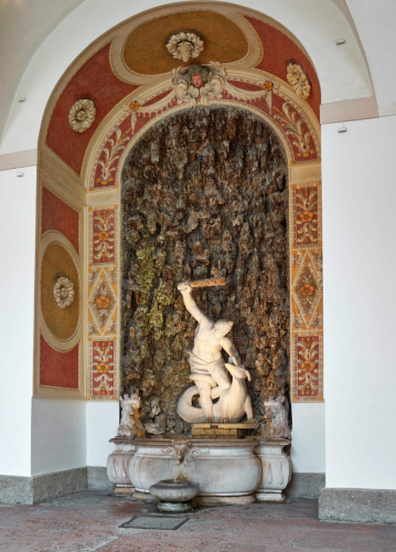 Der Herkulesbrunnen im Innenhof der Residenz © DQS/Kirchberger