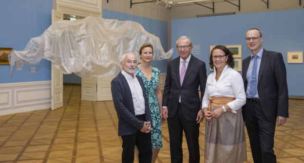 DomQuartier Eröffnung der Ausstellung: "Stadt.Land.Berg." Foto: Neumayr/Leo 29.07.2022 Wolfgang Richter, Astrid Ducke, Landeshauptmann Wilfried Haslauer, Landesrätin Daniela Gutschi, Thomas Habersatter