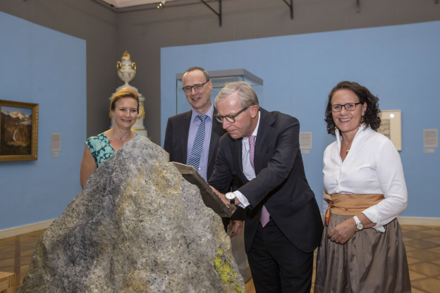 DomQuartier Eröffnung der Ausstellung: "Stadt.Land.Berg." Foto: Neumayr/Leo 29.07.2022  Astrid Ducke, Thomas Habersatter, Landeshauptmann Wilfried Haslauer, Landesrätin Daniela Gutschi