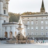 Residenzgalerie und Dombogenterrasse mit Residenzbrunnen