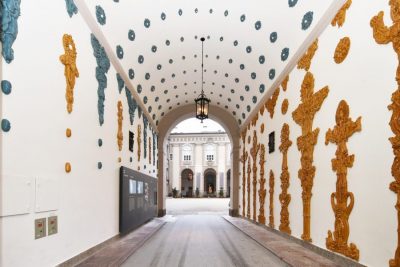 Kunstinstallation im Eingang der Residenz von Elmar Trenkwalder DomQuartier Salzburg