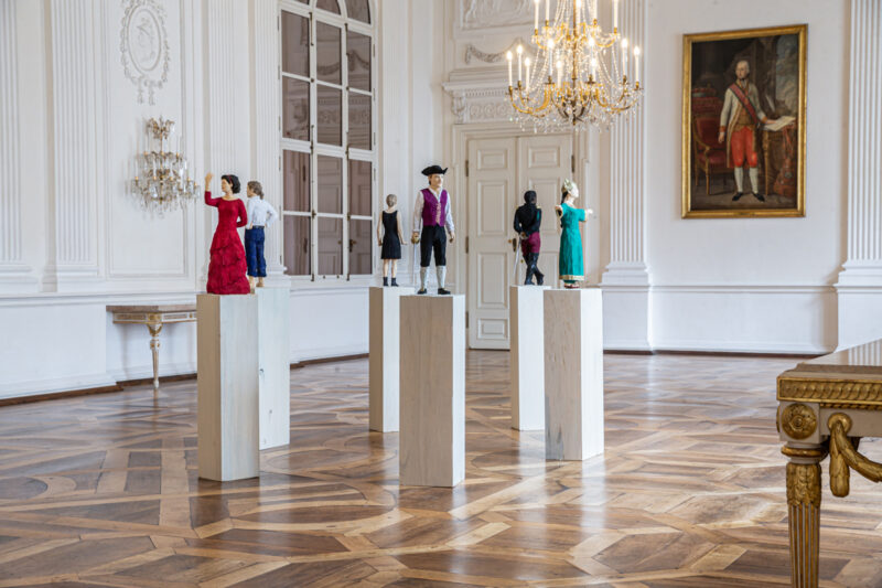Stephan Balkenhol. Là ci darem la mano …, Weisser Saal in den Prunkräumen der Residenz © Bildrecht, Wien 2026, Stürzenbaum